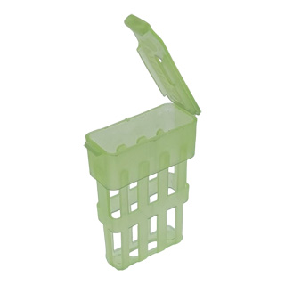 plastic-cage-with-lid-to-enclose-queens