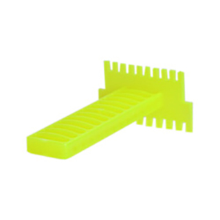 plastic-comb-to-clean-excluders